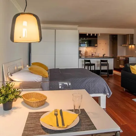 Seaside Apartment *